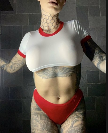 Bee Phillips star erotic pic