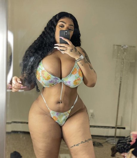 kioruncut pornstar top photo