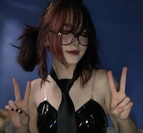 beehasleft exclusive pornstar pic