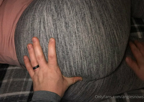 angiesnows star porn image