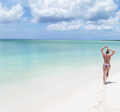 Katie Cassidy model exclusive pics