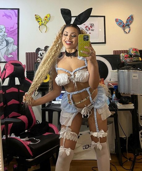 Rioadrianna adult model photos