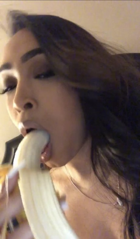 Robyn Banks model high quality images