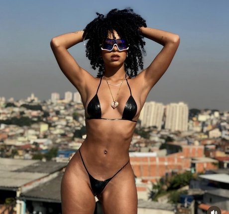 Isis Pequine nice star pics