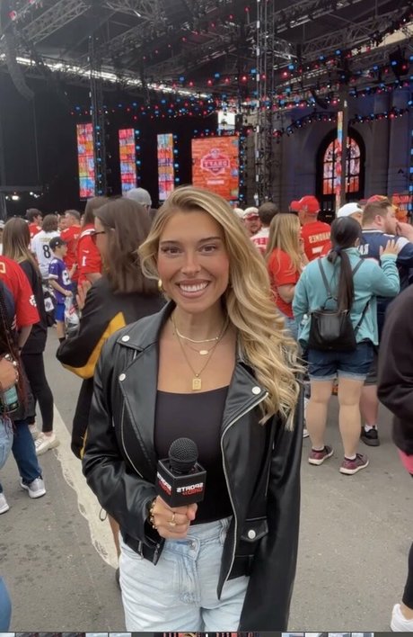 Taylor Mathis naked pornstar picture