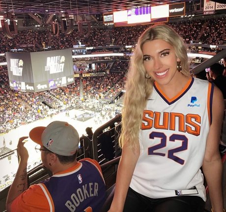 Taylor Mathis model art picture