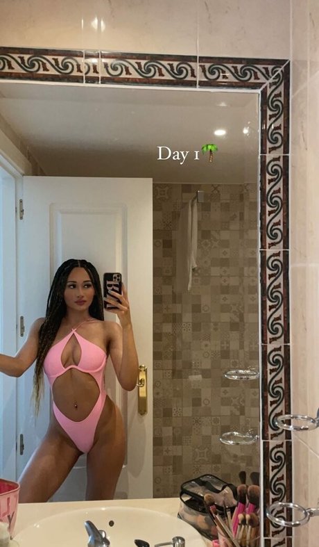 Rubyellaaa0 pretty actress img