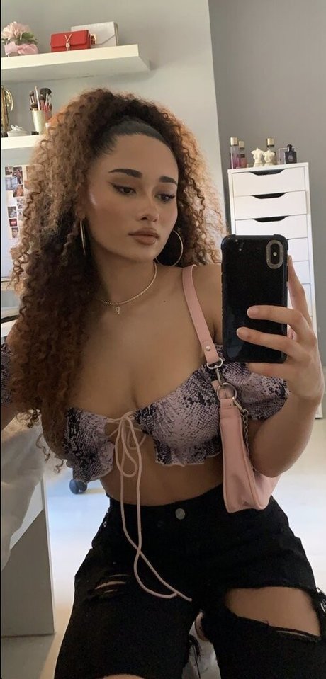 Rubyellaaa0 pornstar nude archive