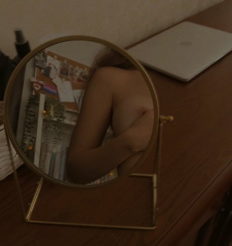 Leratlerat model nudes picture