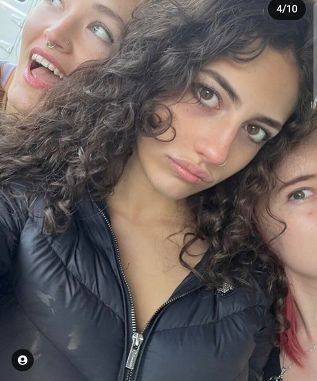 Bella Ossi model top photo