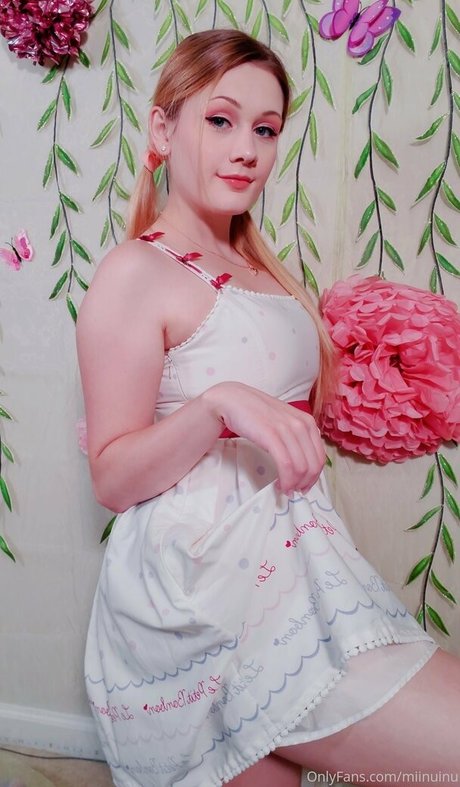 Miinuinu erotic model picture