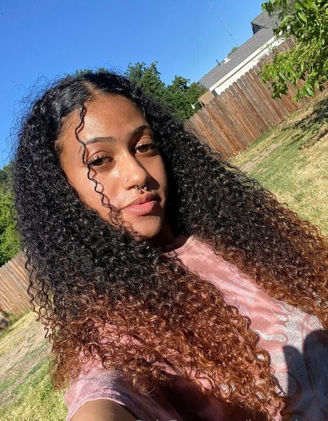 laylaybrat sexy model image