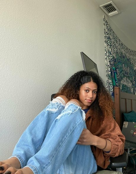 laylaybrat nude actress img