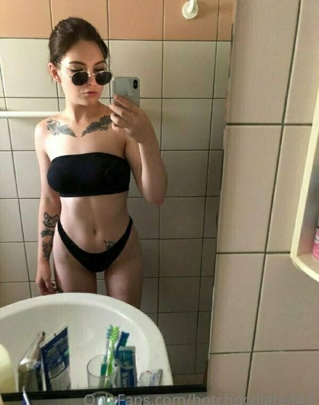 hotchocolate443 model naked photo