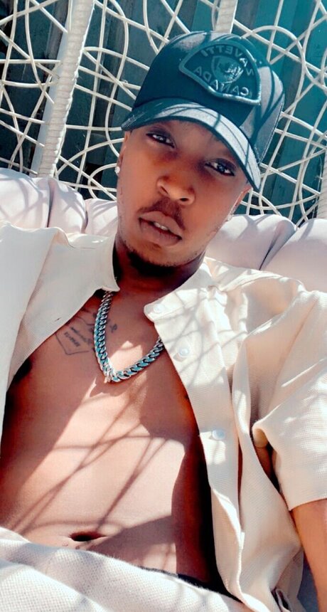 DENZEL GR33N_ sexy model gallery