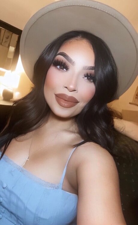 Sophia Marie nude model pic