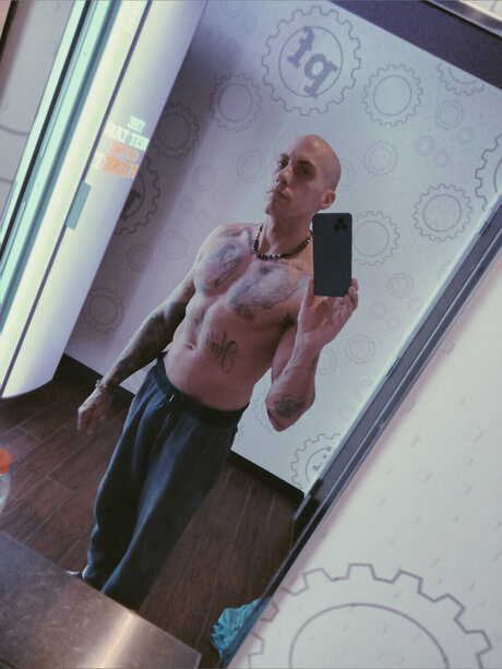 Alan high quality pornstar img