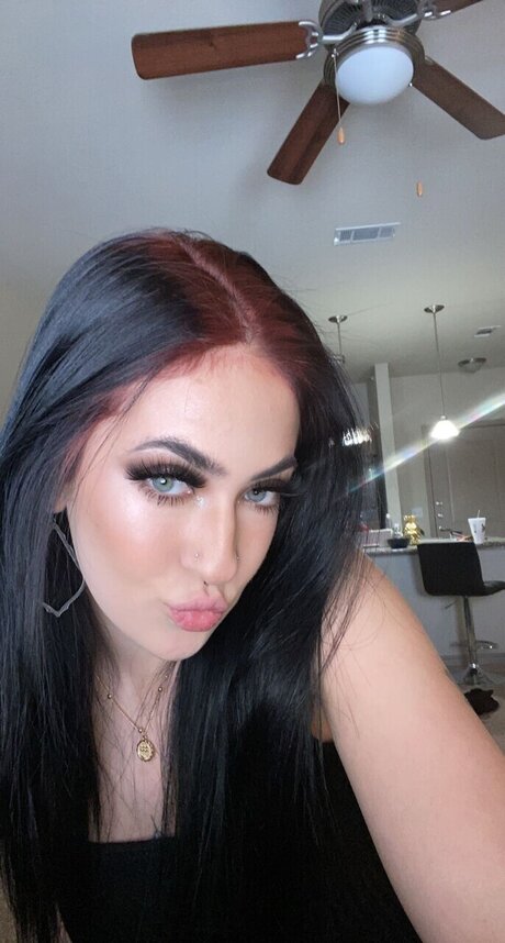 parker griggs pretty model img