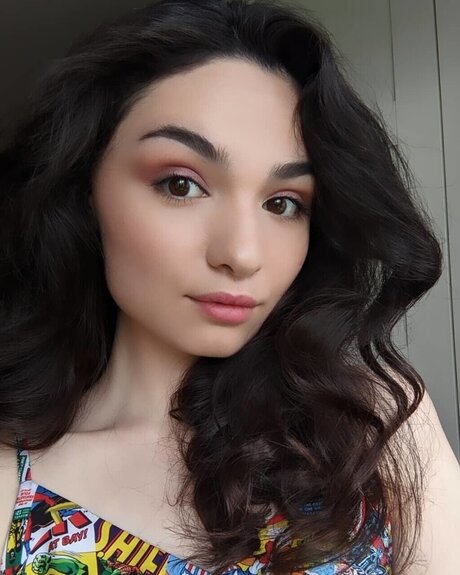 Elmira VIP PAGE star naked pic