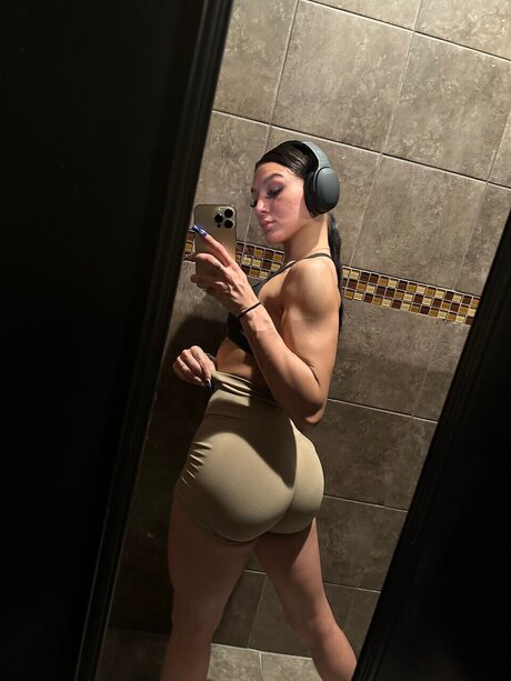 Ash Love erotic star image