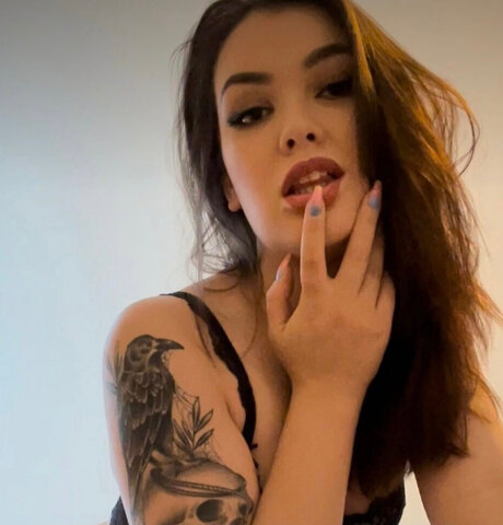 Rova_ adult model img