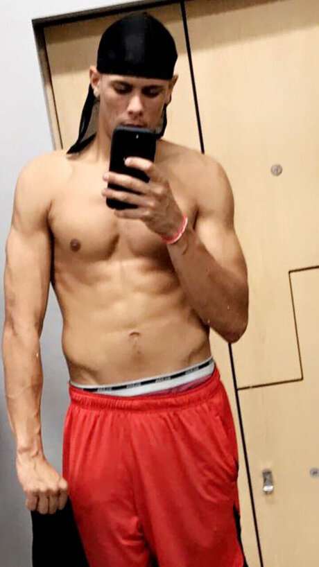 Elijah Rhea star top picture