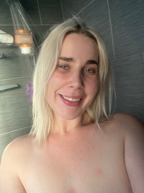 Rosey model naked photo