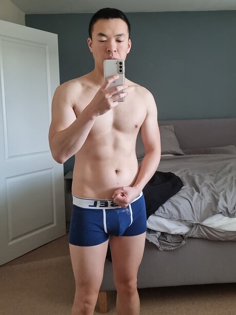 simon free actress galleries