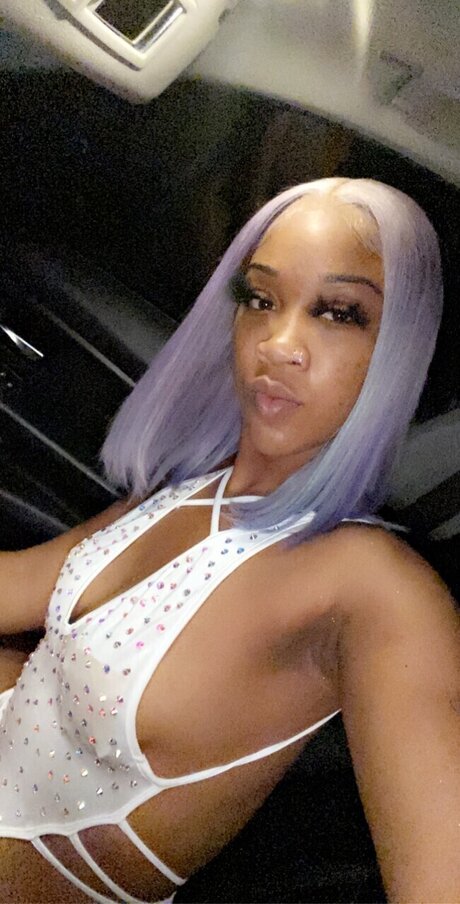 itsJUICY model exclusive image