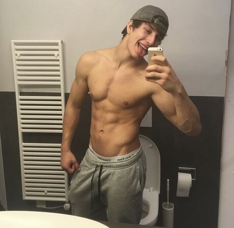 ToyBoy98 pornstar exclusive gallery