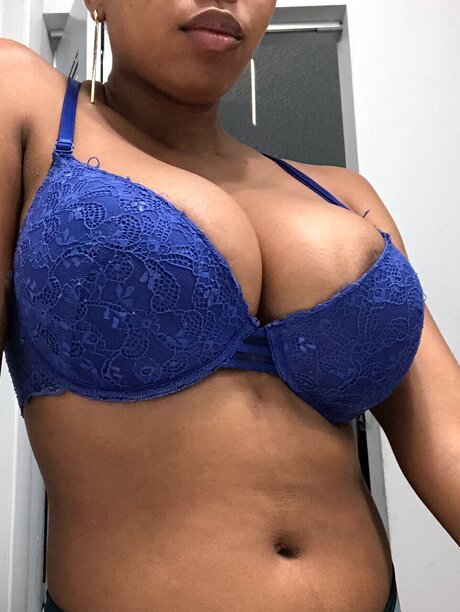 I Katcha model adult photos