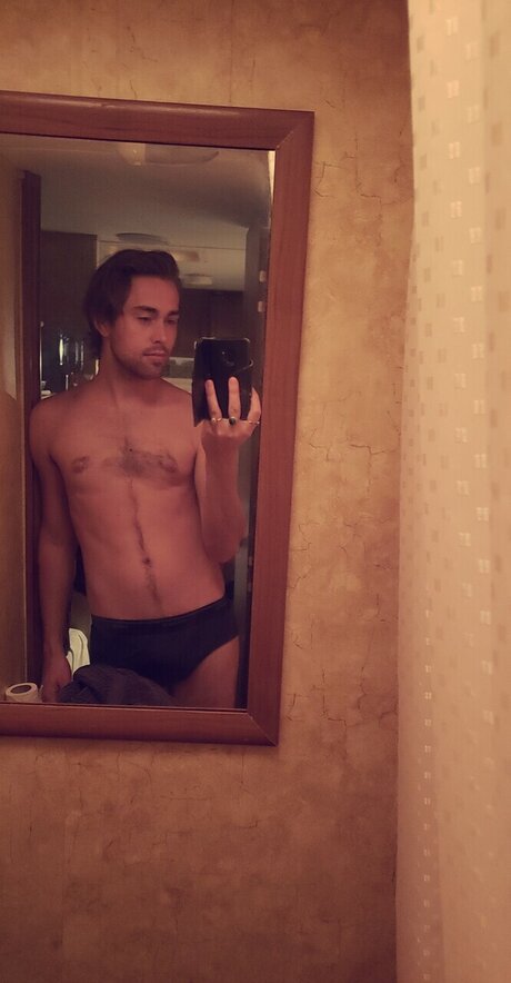 Ryanvenus naked star pic