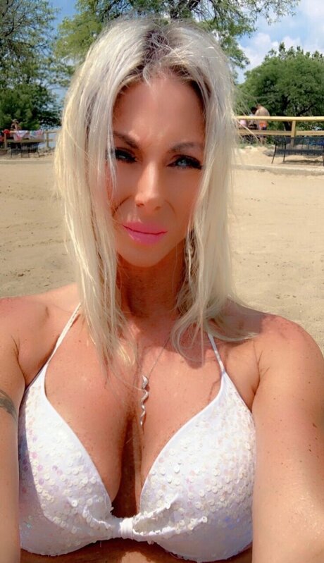 SEXY MICHIGAN GIRL_ hot star pics