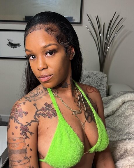 Minivee pornstar exclusive images