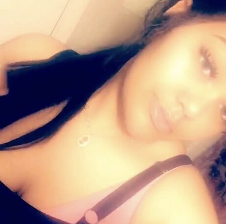 Mami Amour naked pornstar gallery