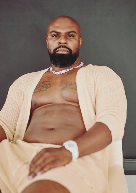 GQII nude actress photos