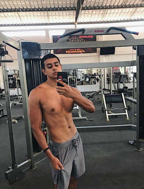 Adonai Ugaz art model picture