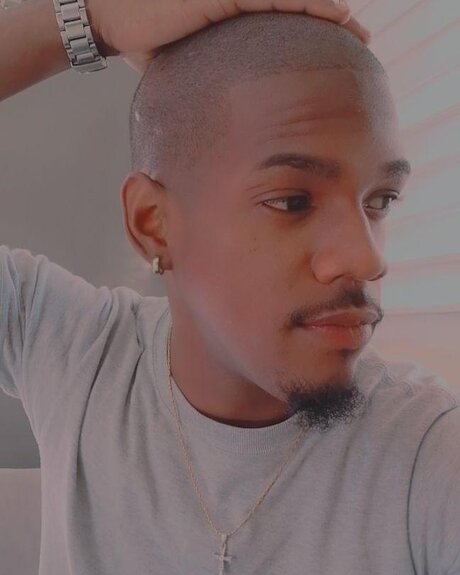 Adonis Herrera hot actress pics