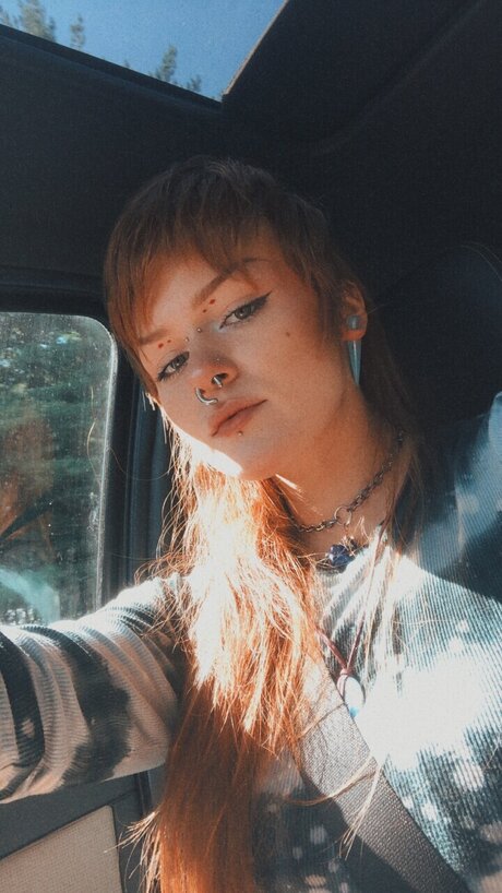 Space Honey erotic pornstar image