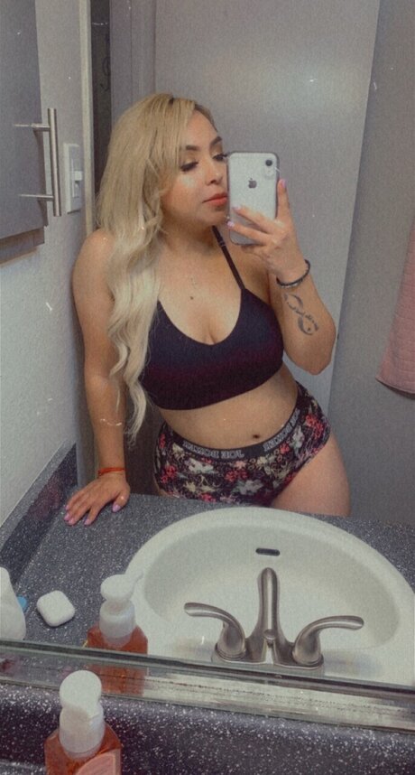 Evelyn Rios pretty pornstar photo