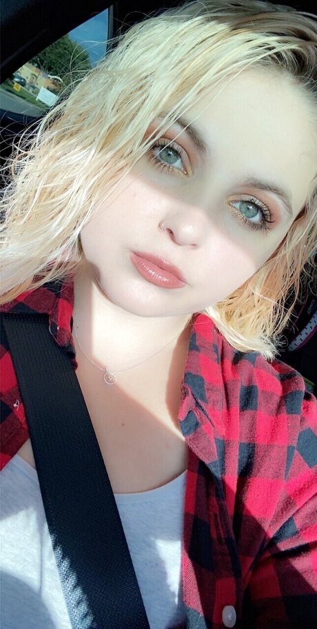 Makenzie Smith nude star pic