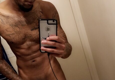 Stretch pretty actress photo