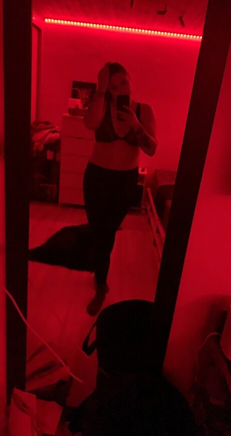 Sanny nude model picture