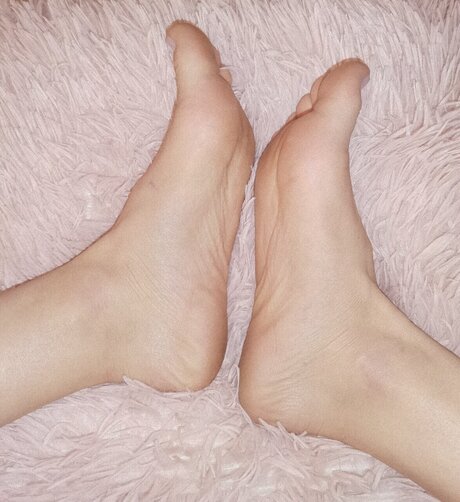 Feetappetit nude star image