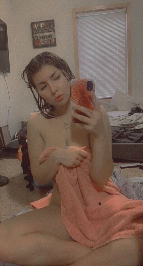 KloeeBaby naked pornstar picture