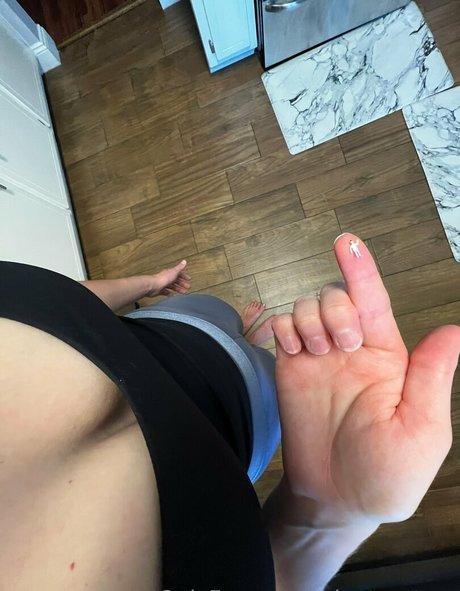 giantesstara pretty model pic