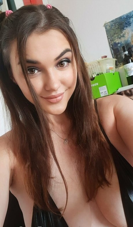 mary boobs model perfect img