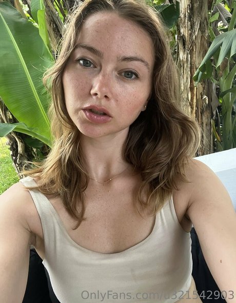 whitewee hd actress photo