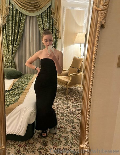 whitewee erotic pornstar picture