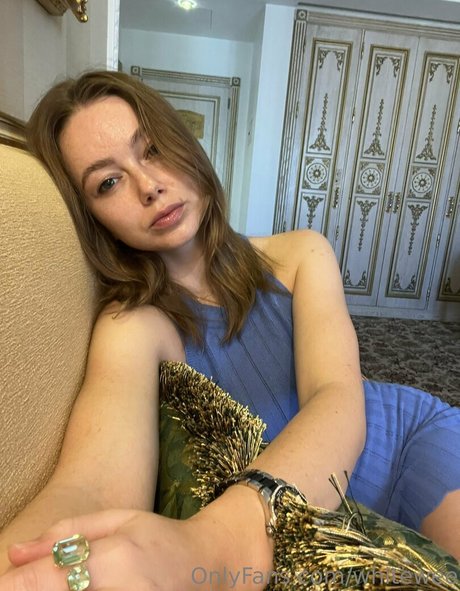 whitewee nudes model photo